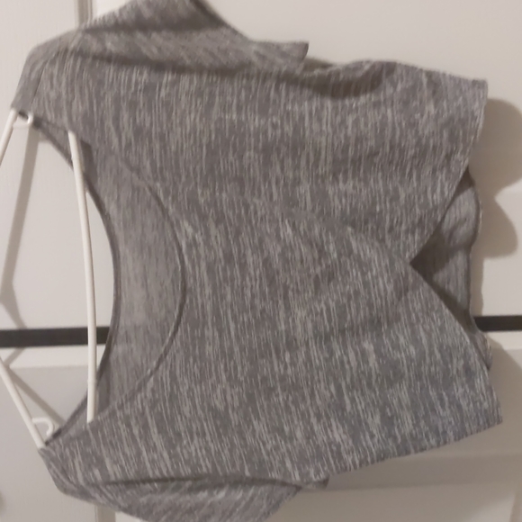 Hollister Grey cropped tee - Picture 2 of 2